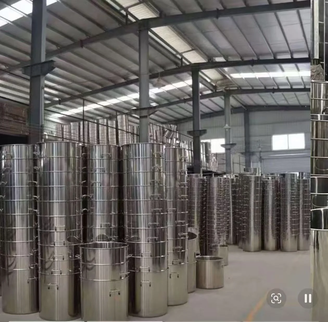 Cylindrical tank / material container