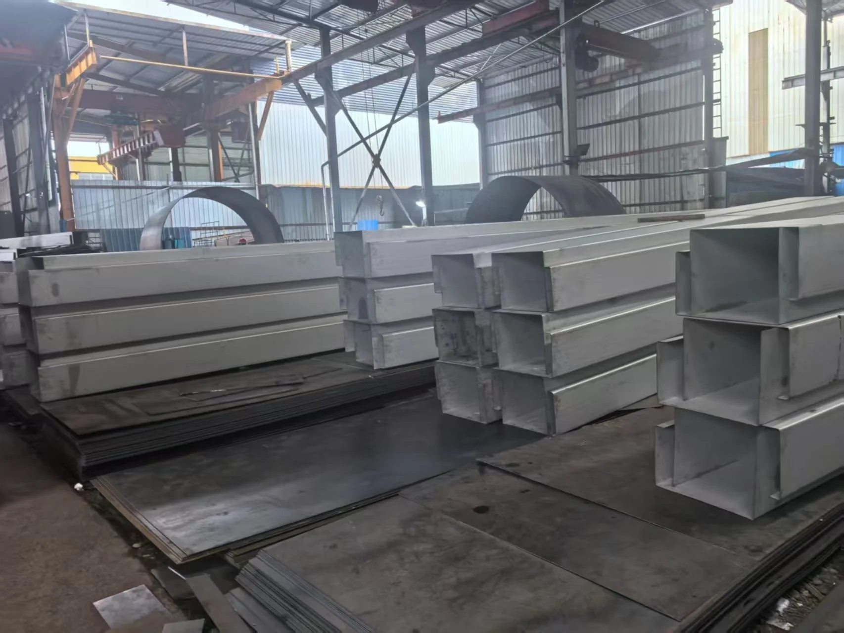 Large rectangular tube / welded box section