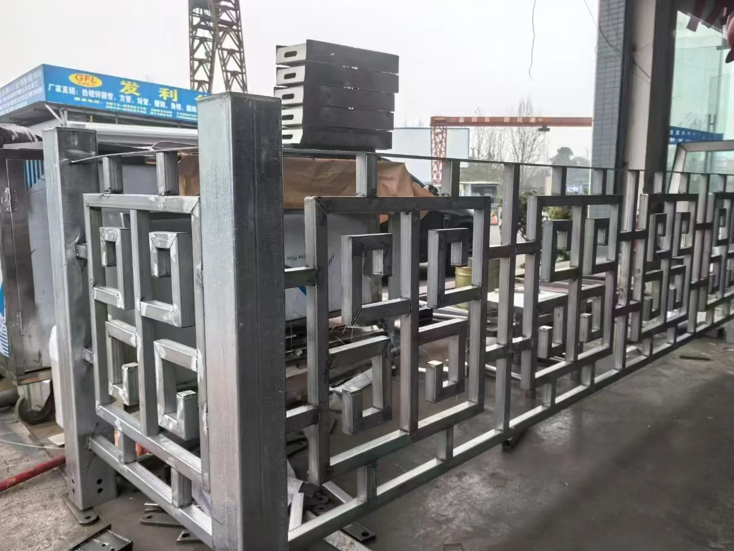 Metal railing / decorative guard